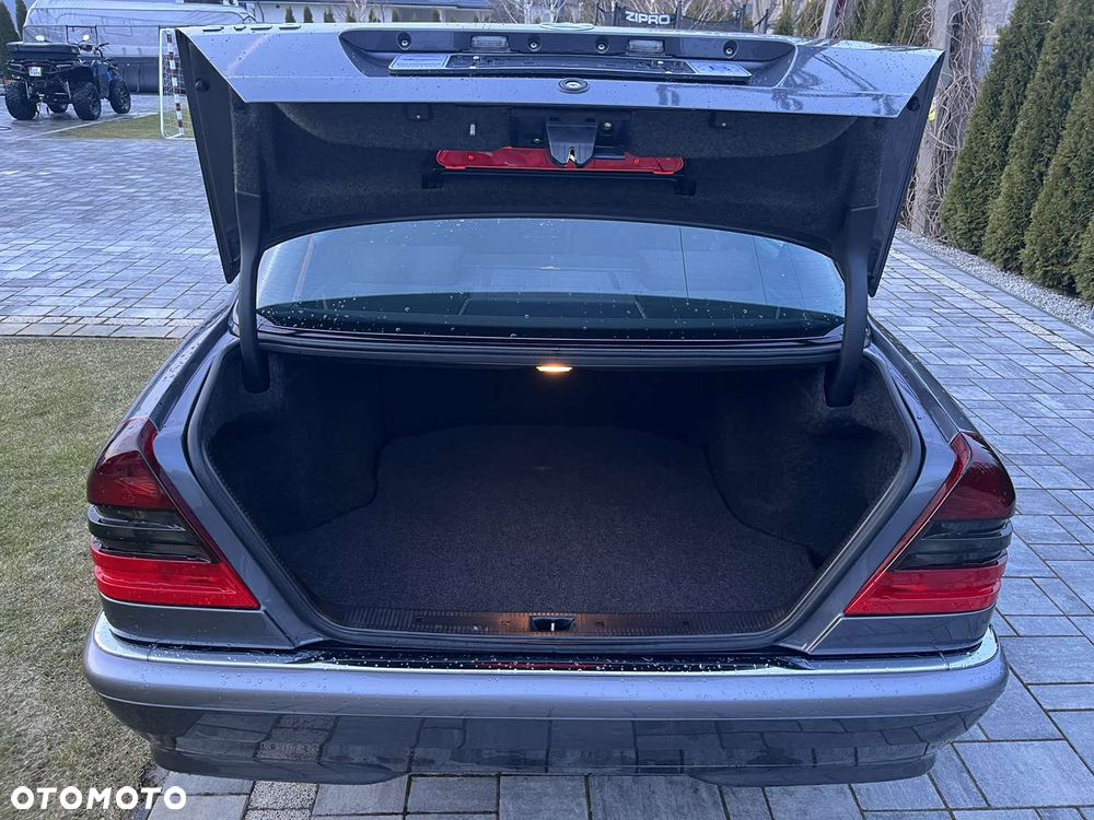 Mercedes-Benz Klasa C 180 Classic - 8