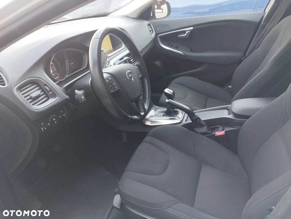 Volvo V40 T2 Momentum - 19