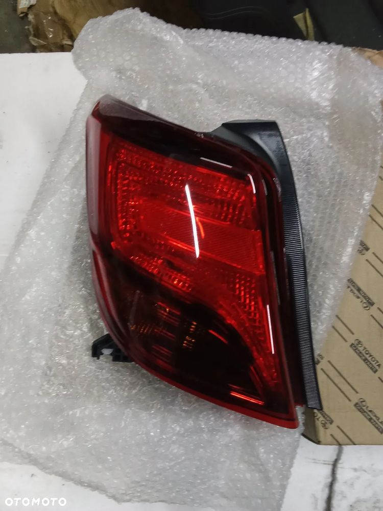 Toyota Yaris 2015 r  lampa tył lewa koito OD-166 - 1