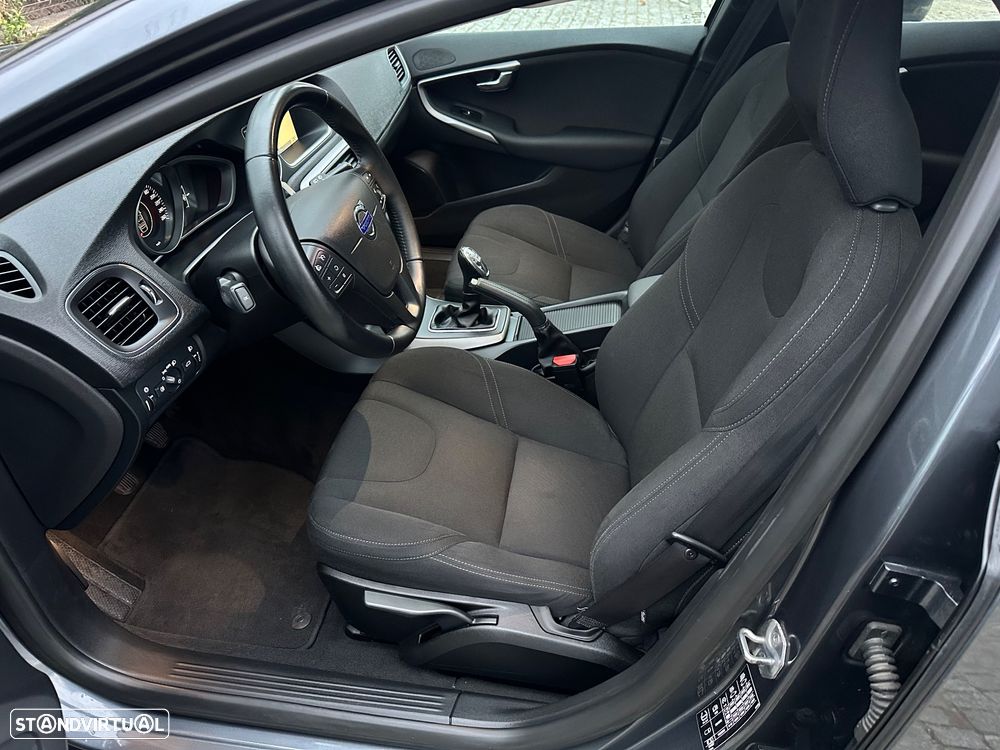 Volvo V40 D2 Momentum - 7