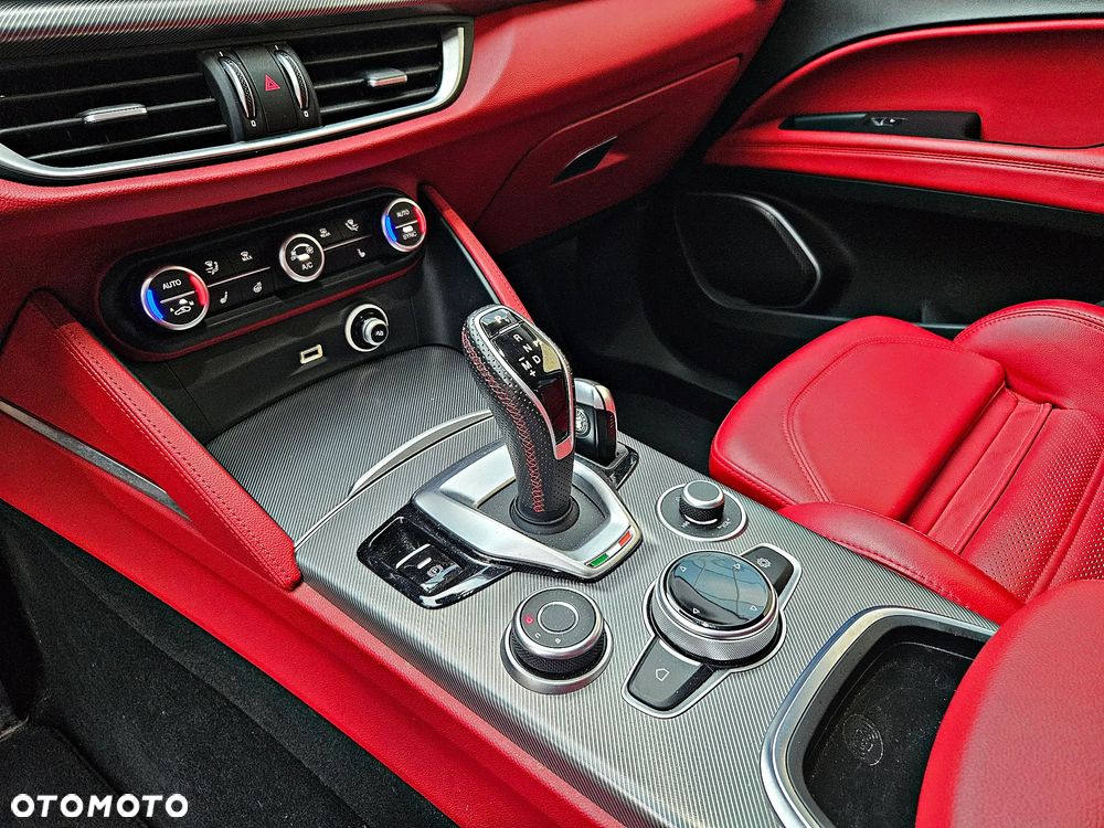 Alfa Romeo Stelvio 2.0 Turbo Veloce Q4 - 16
