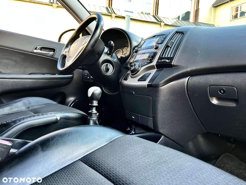 Hyundai i30 i30cw 2.0 Style - 12