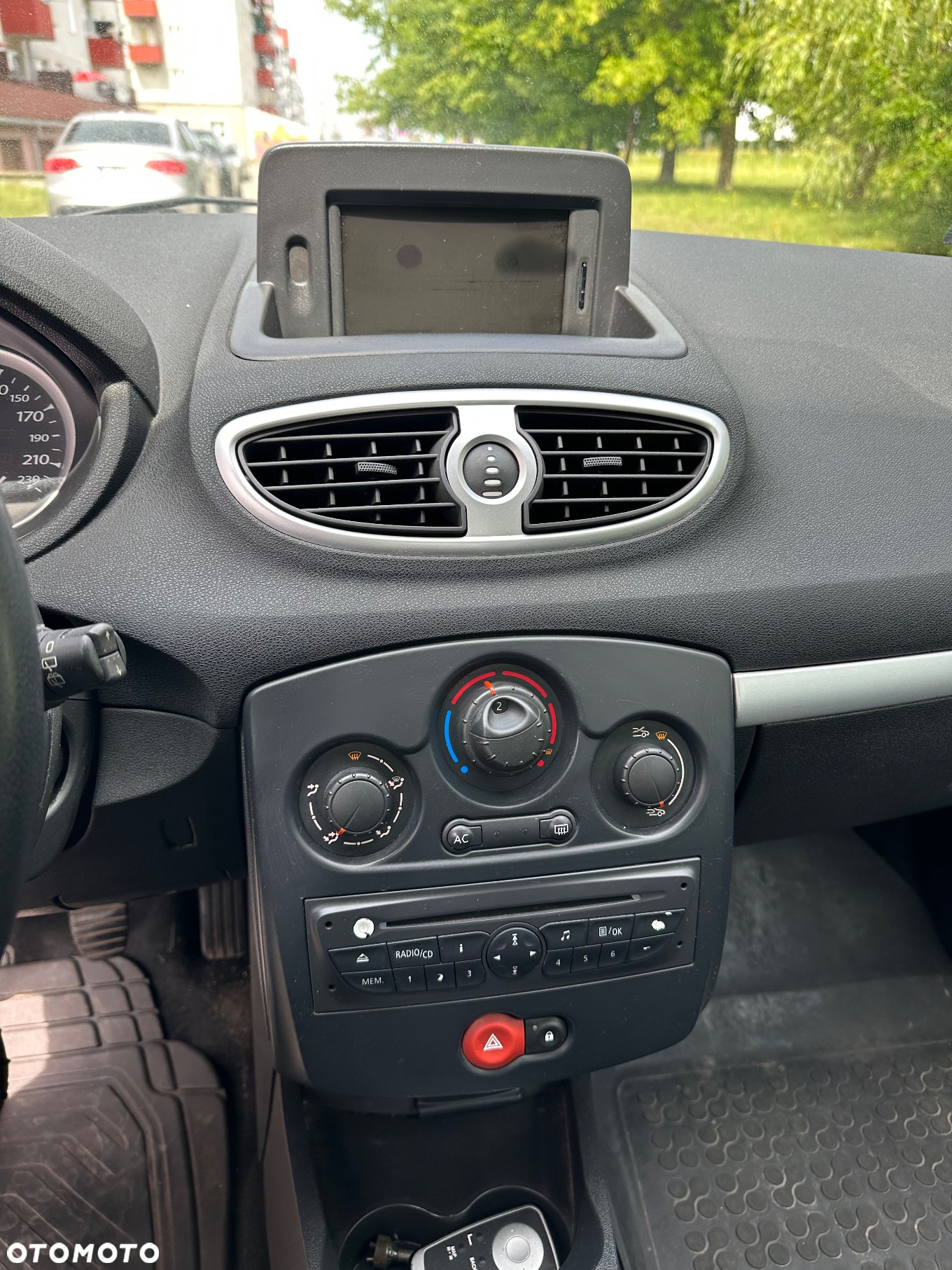 Renault Clio 1.5 dCi 85 FAP Grandtour Luxe - 11