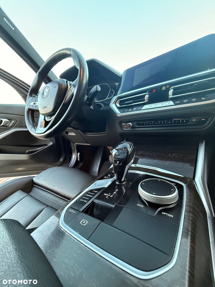 BMW Seria 3 330i xDrive Sport Line - 29