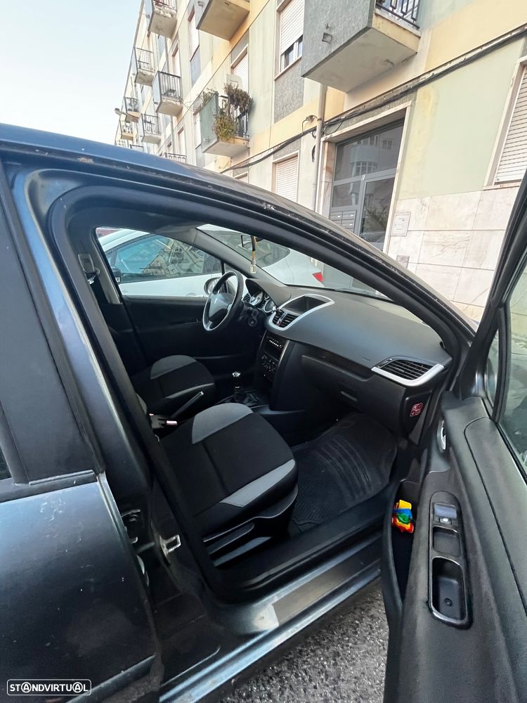 Peugeot 207 1.4 16V Trendy - 28