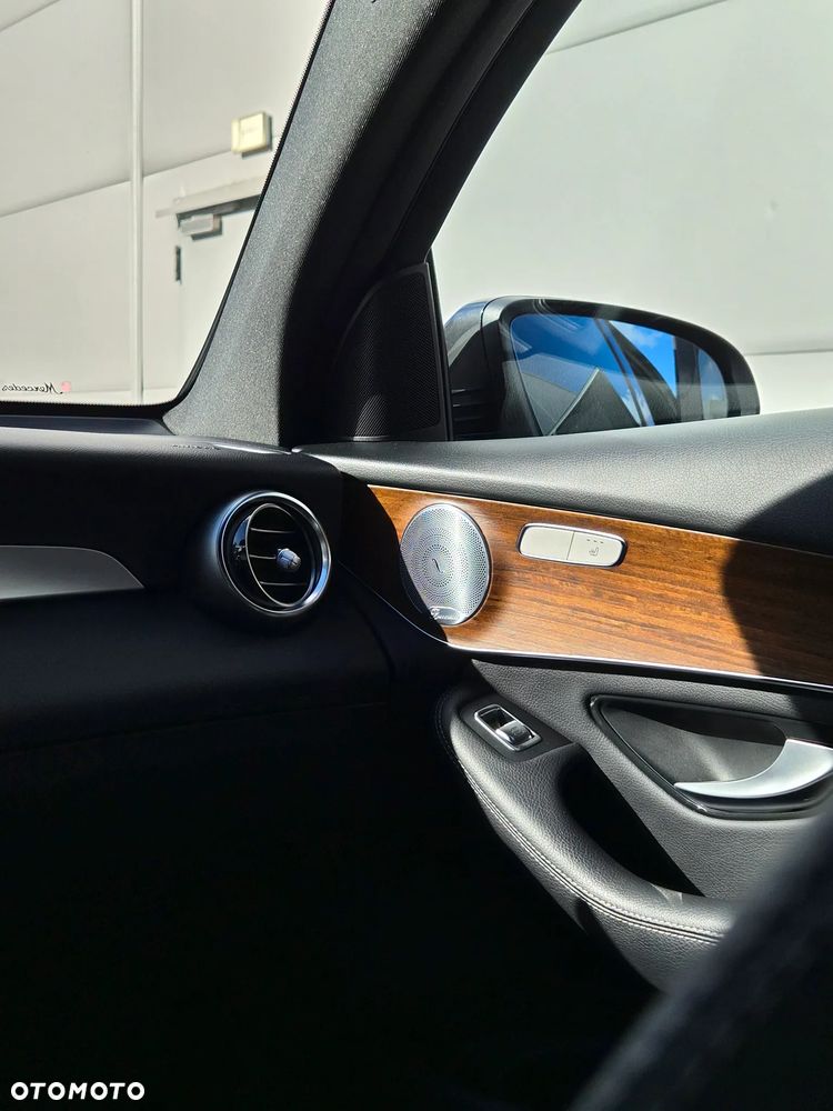 Mercedes-Benz GLC - 32