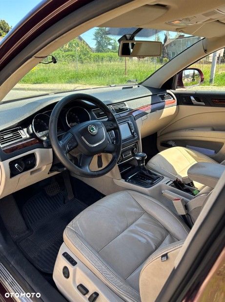 Skoda Superb 2.0 TDI Elegance DSG - 8