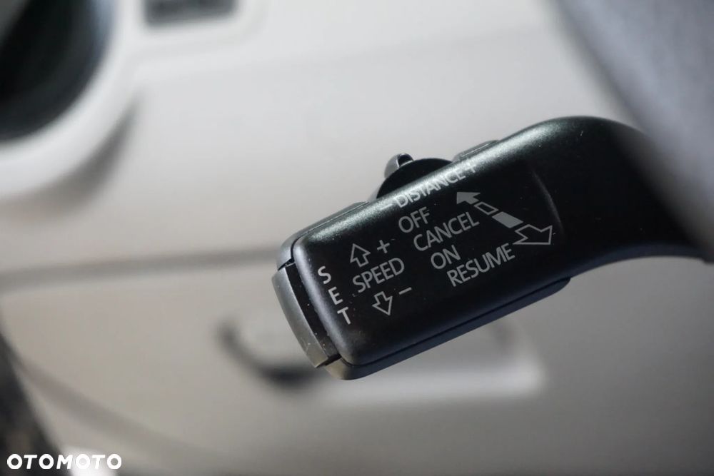 Volkswagen Passat Variant 2.0 TDI DSG Highline - 32