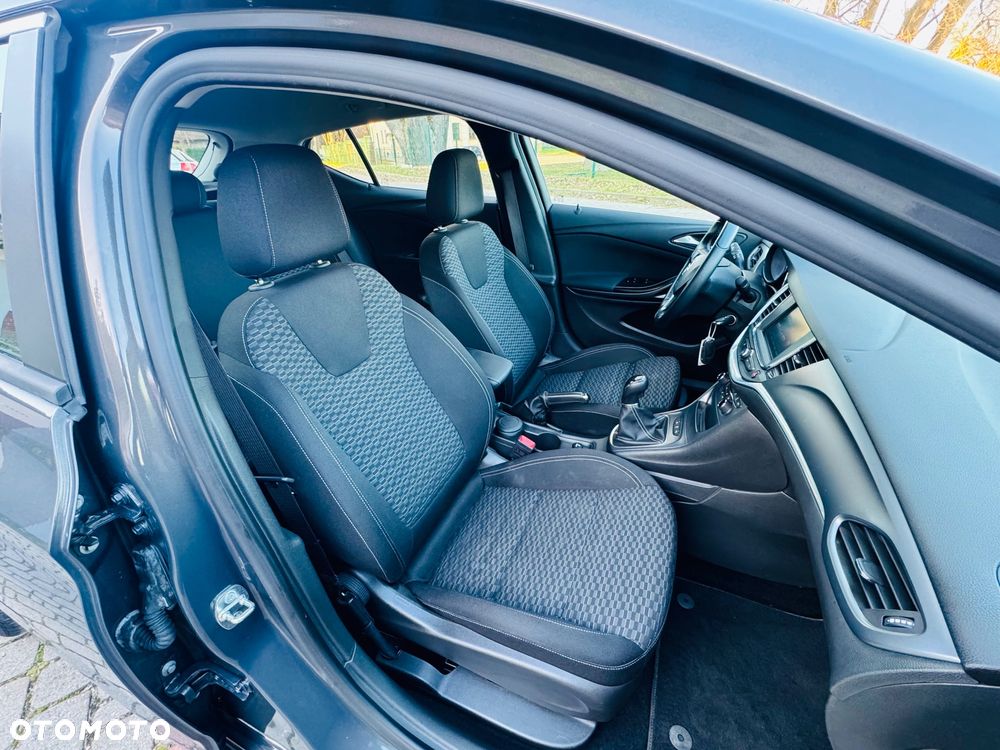 Opel Astra 1.4 Turbo Business - 12