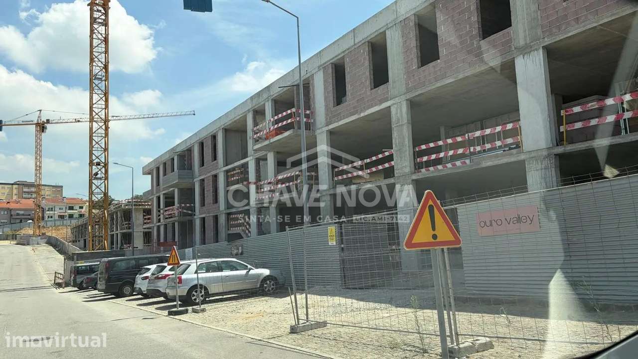 JD - Apartamento T1 Rio Tinto, c/ Garagem 1 carro, Arrumos, Varanda. - Grande imagem: 2/18