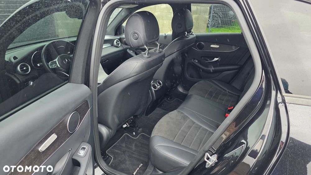 Mercedes-Benz GLC 300 d 4Matic 9G-TRONIC AMG Line - 11