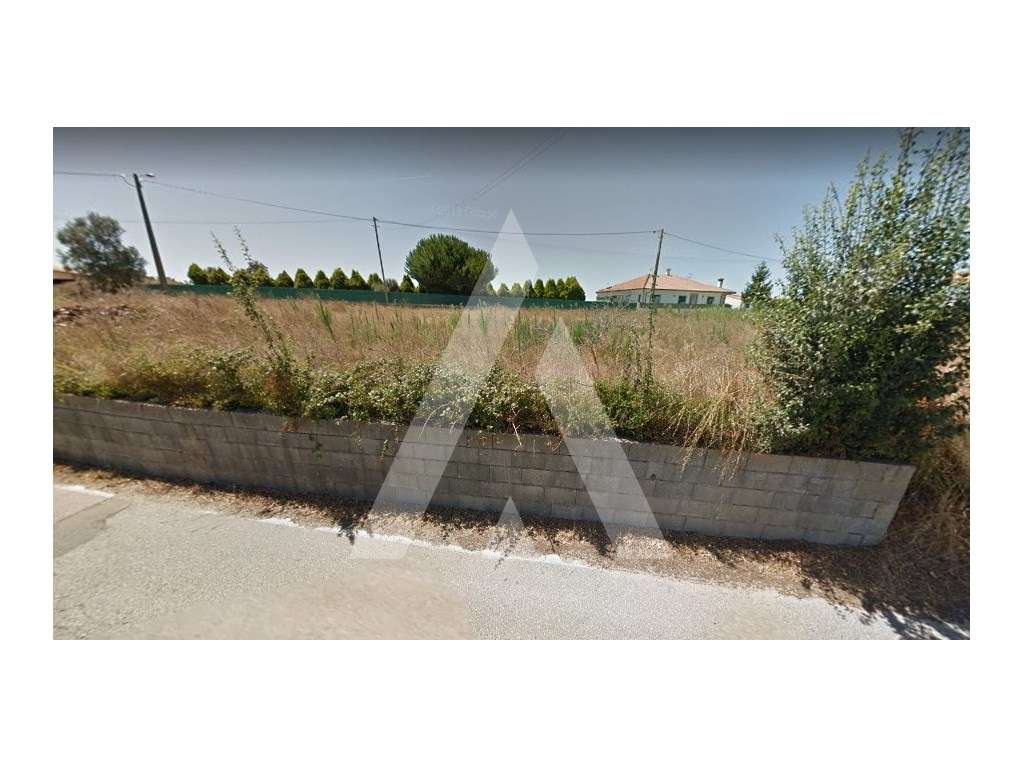 Terreno para construção, de moradia, em zona habitacional e próxima... - Grande imagem: 2/8