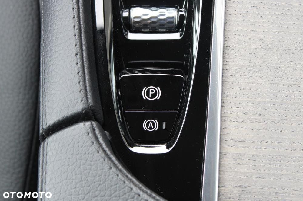 Volvo V90 Cross Country - 19