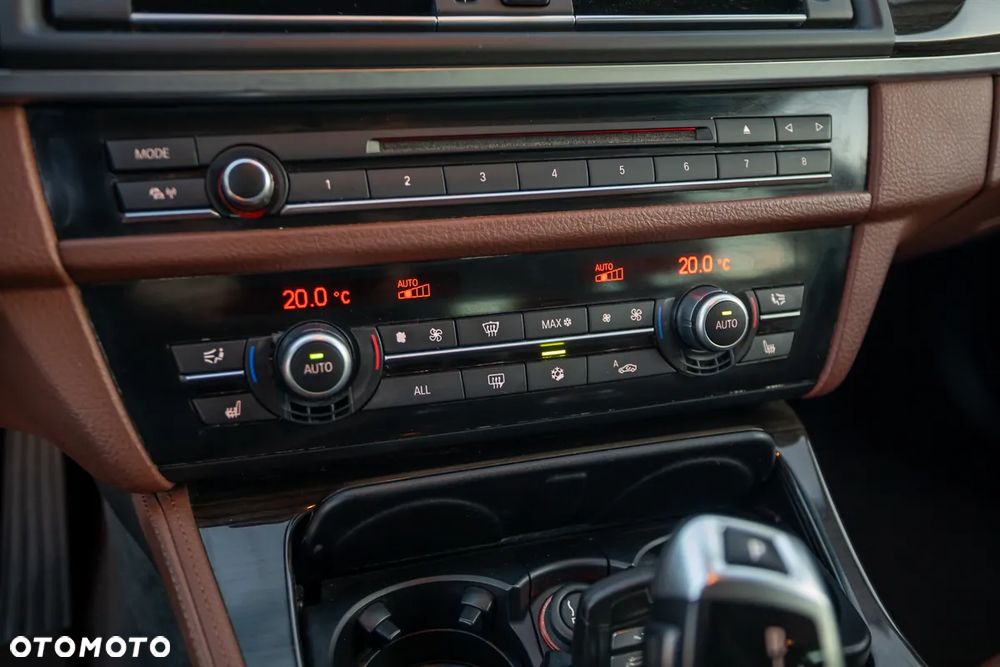 BMW Seria 5 520d Sport-Aut - 35