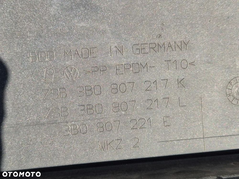 ORYGINALNY ZDERZAK  TYLNI ZDERZAK  PASSAT B5 - 13