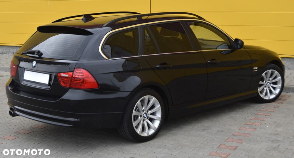 BMW Seria 3 325xi - 13