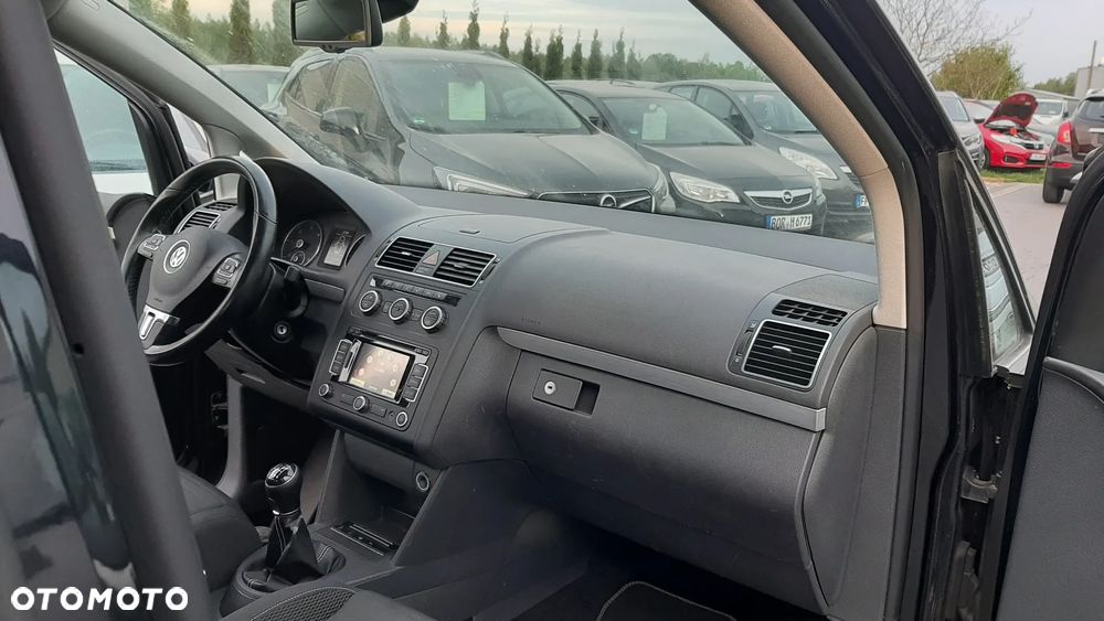 Volkswagen Touran - 17