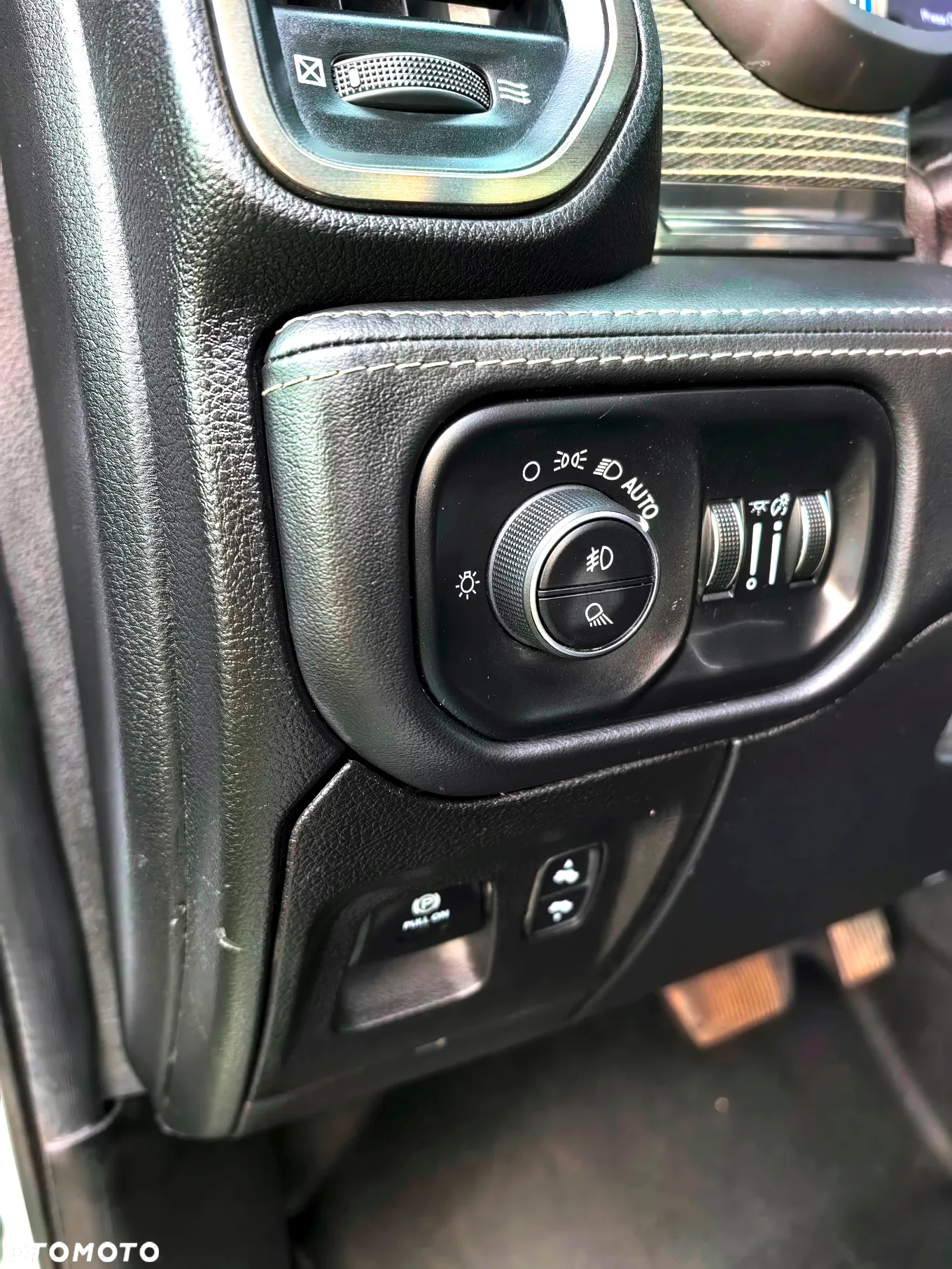 Dodge RAM - 32