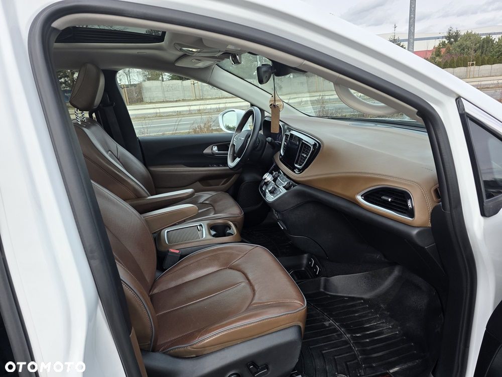 Chrysler Pacifica - 10