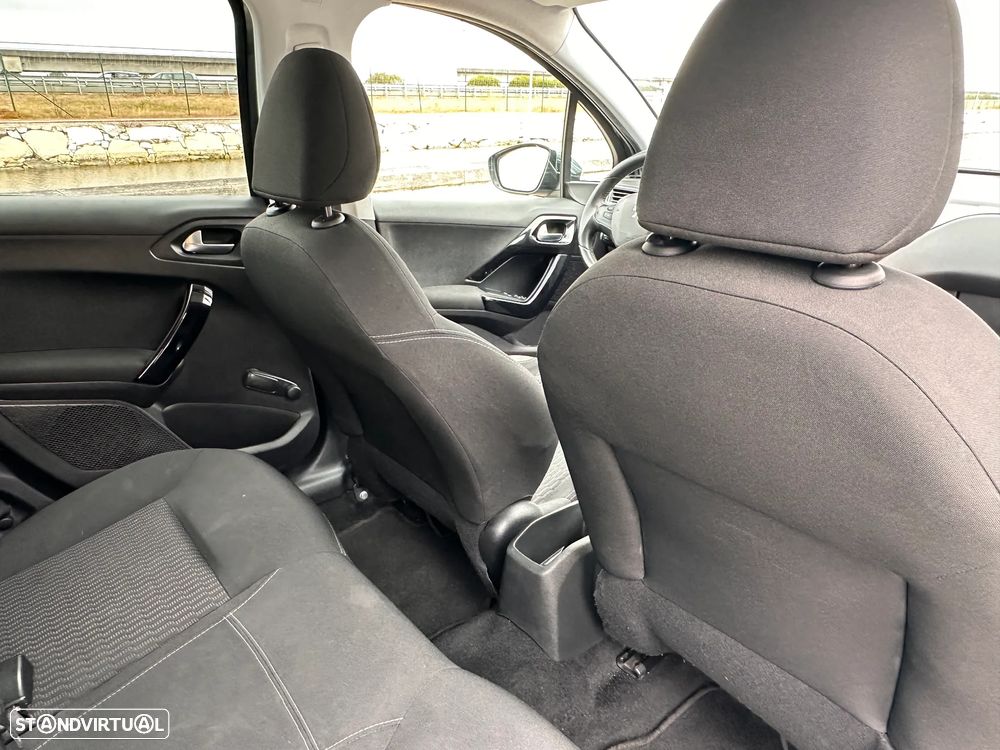 Peugeot 208 1.4 HDi SE Style - 28