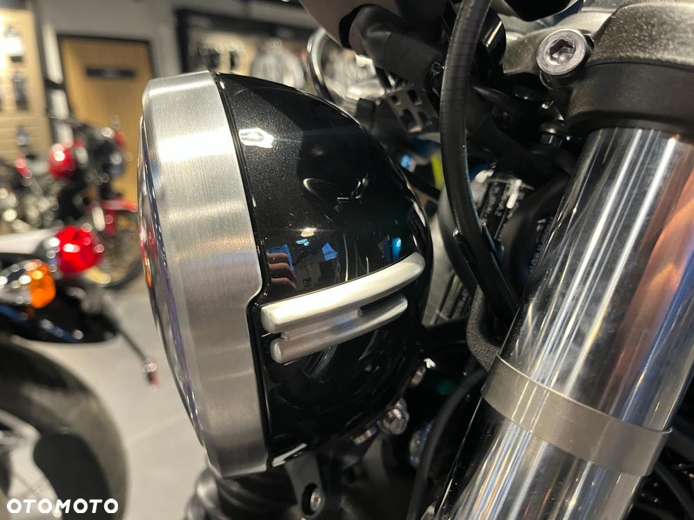 Triumph Bonneville Bobber - 7