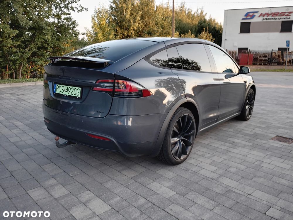 Tesla Model X - 5