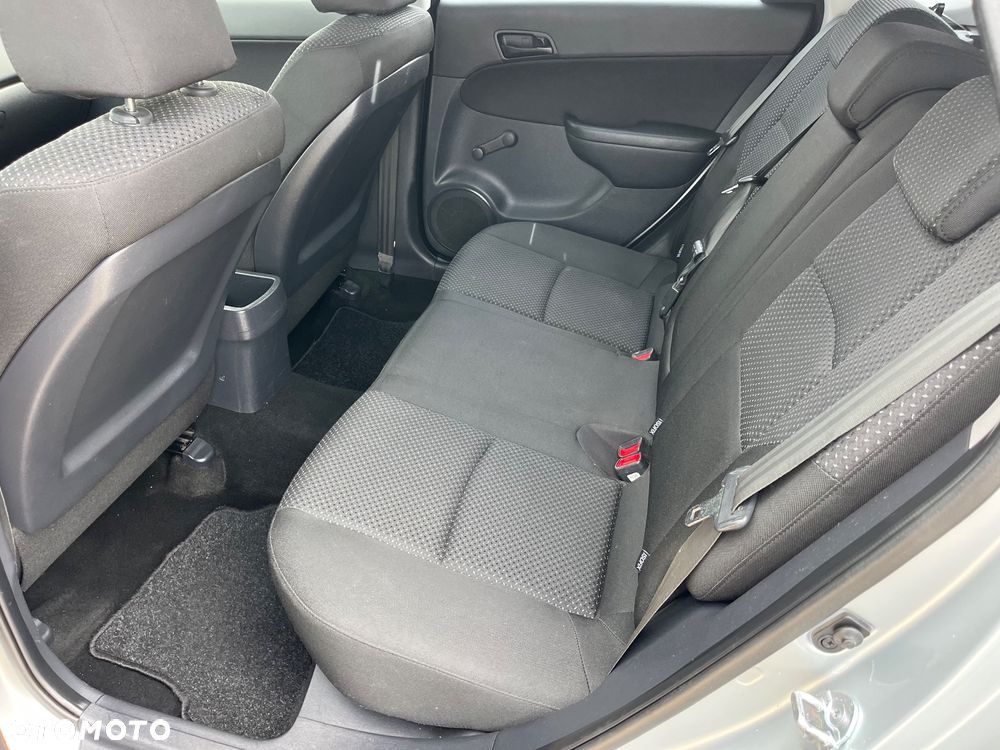 Hyundai i30 i30cw 1.4 blue Comfort - 18
