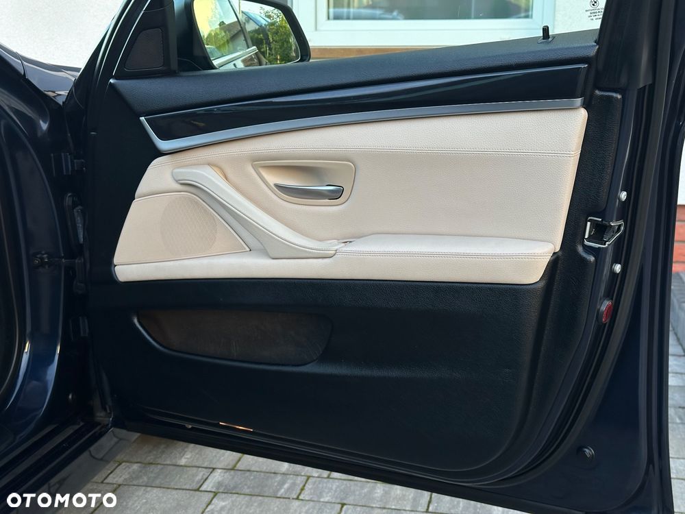 BMW Seria 5 530d xDrive Touring Sport-Aut Modern Line - 36