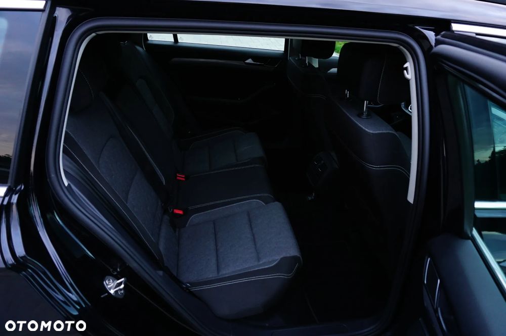 Volkswagen Passat Variant 1.5 TSI EVO Business - 22