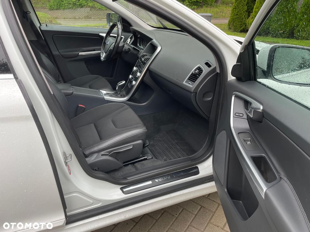 Volvo XC 60 D4 AWD Momentum - 6