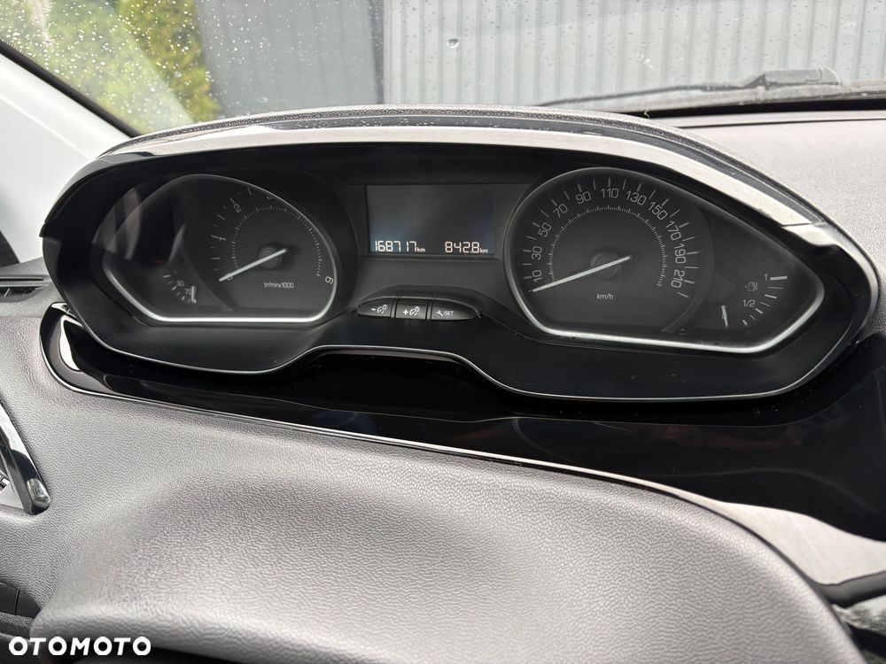 Peugeot 208 - 6