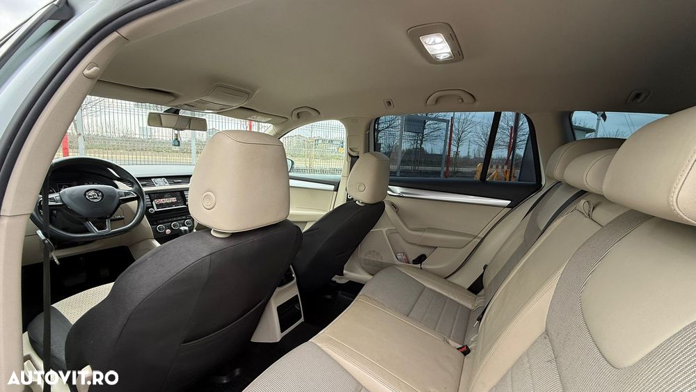 Skoda Octavia 2.0 TDI DSG Tour - 13