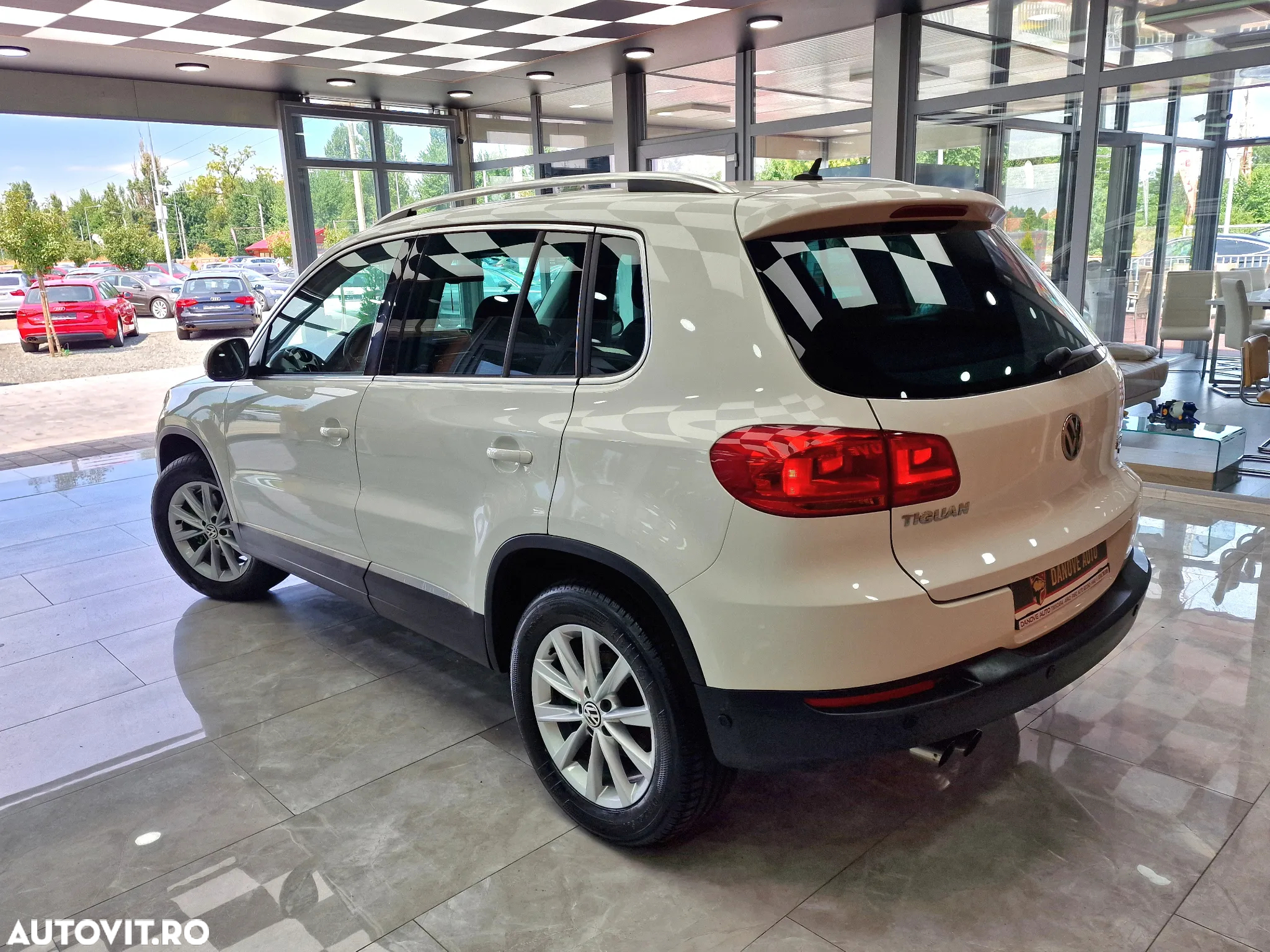 Volkswagen Tiguan 2.0 TDI 4Motion Track & Field - 10