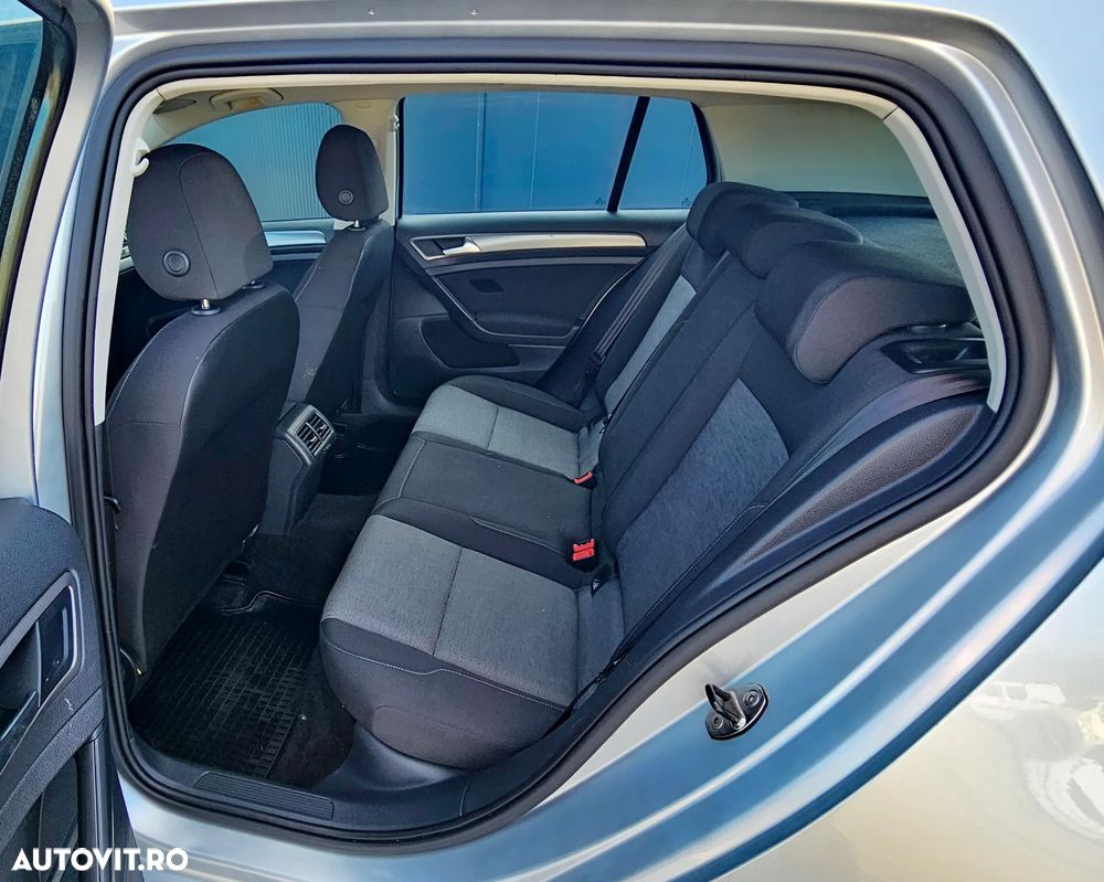 Volkswagen Golf - 9