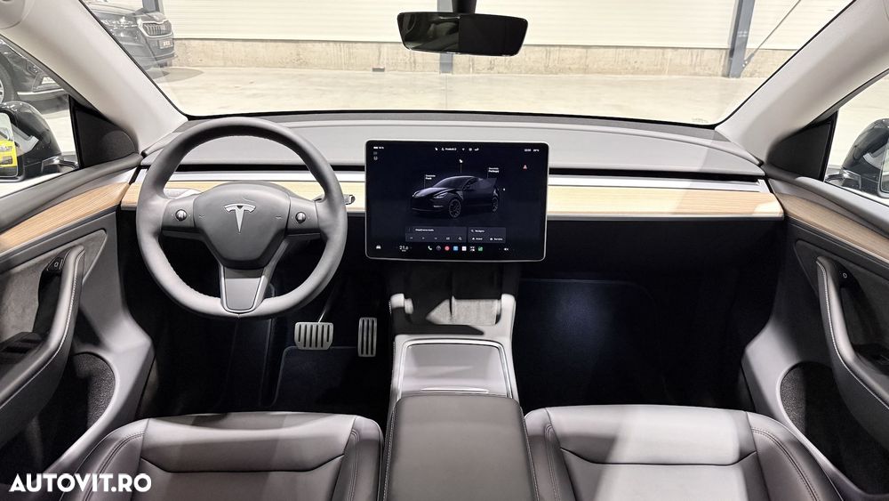 Tesla Model Y - 20