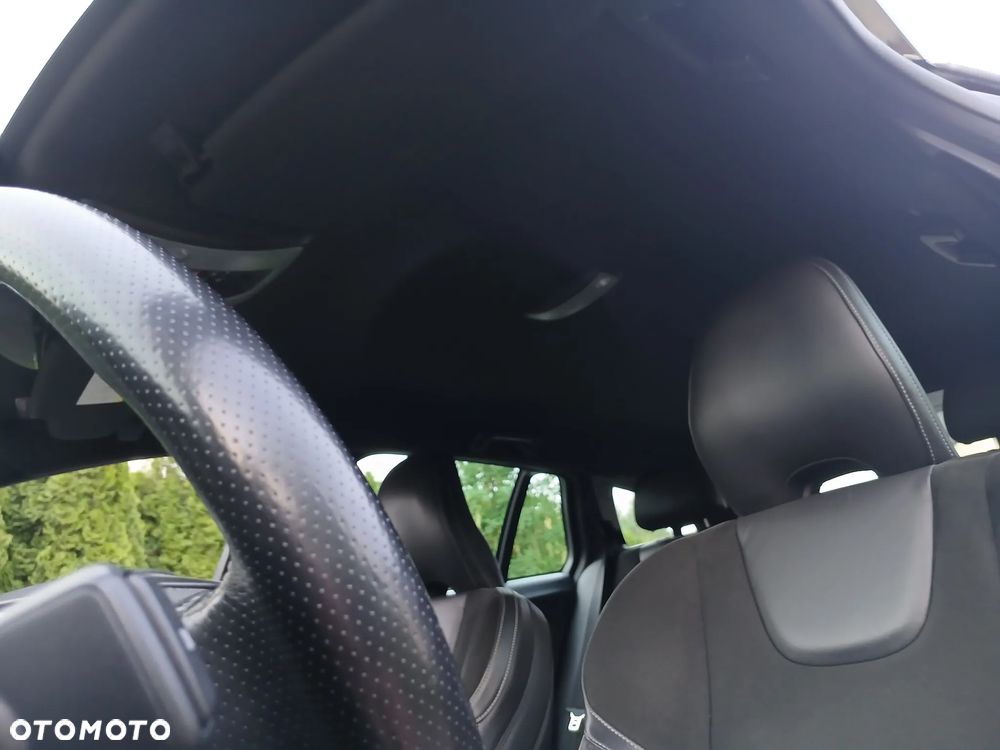 Volvo V60 D3 R-Design - 33