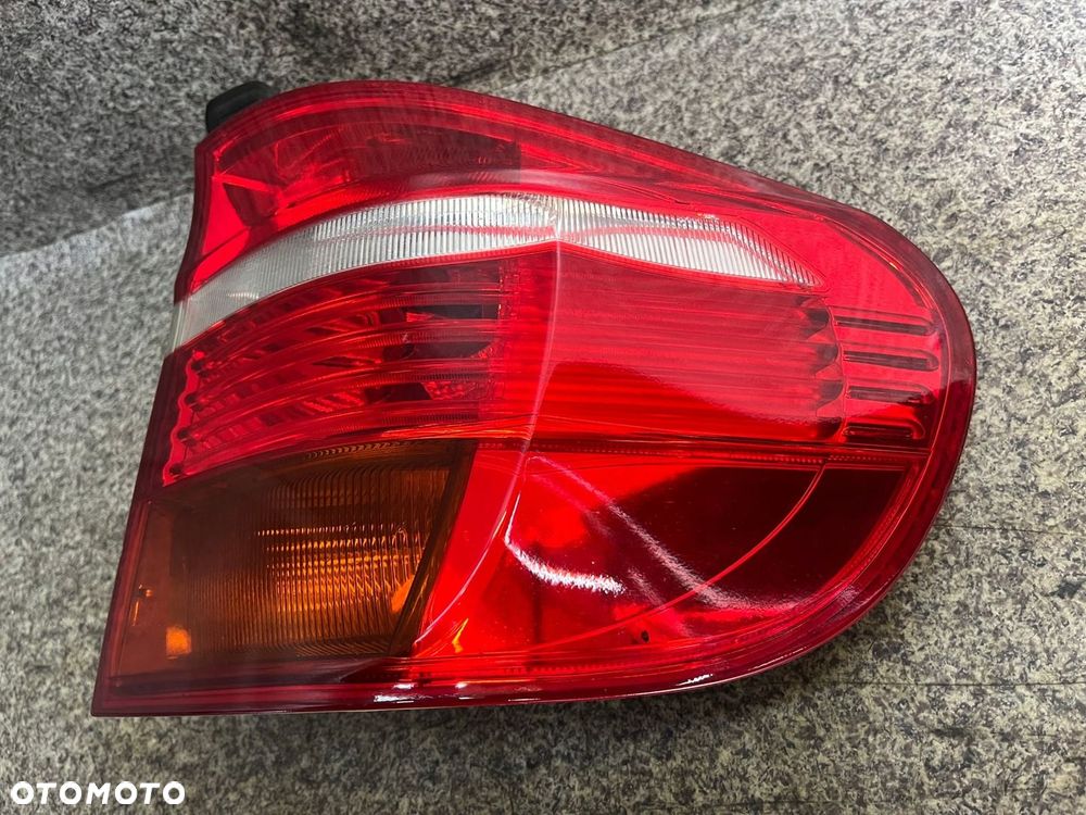 Lampa LED prawa tylna prawy tyl w blotnik BMW E70 X5 BDB ORG - 4