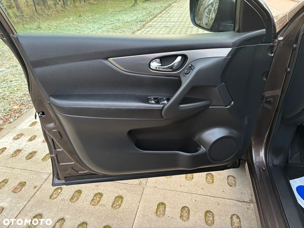 Nissan Qashqai 1.3 DIG-T N-WAY - 24