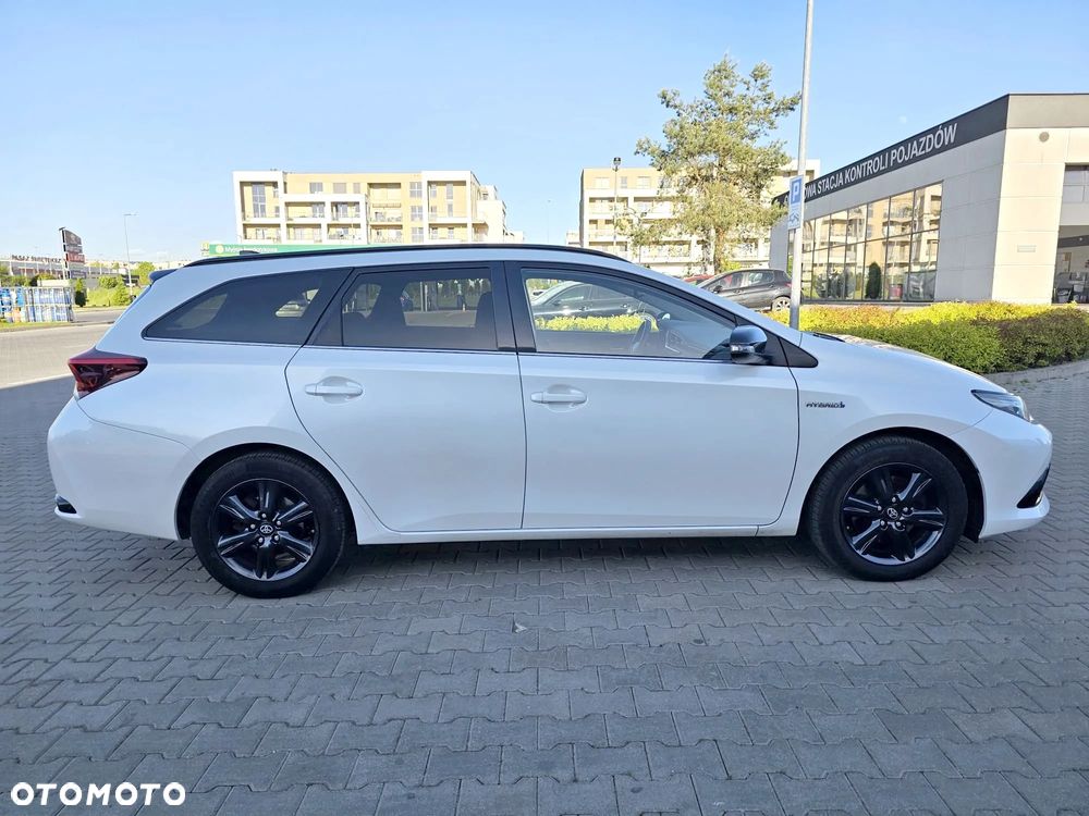 Toyota Auris Hybrid 135 Prestige - 6