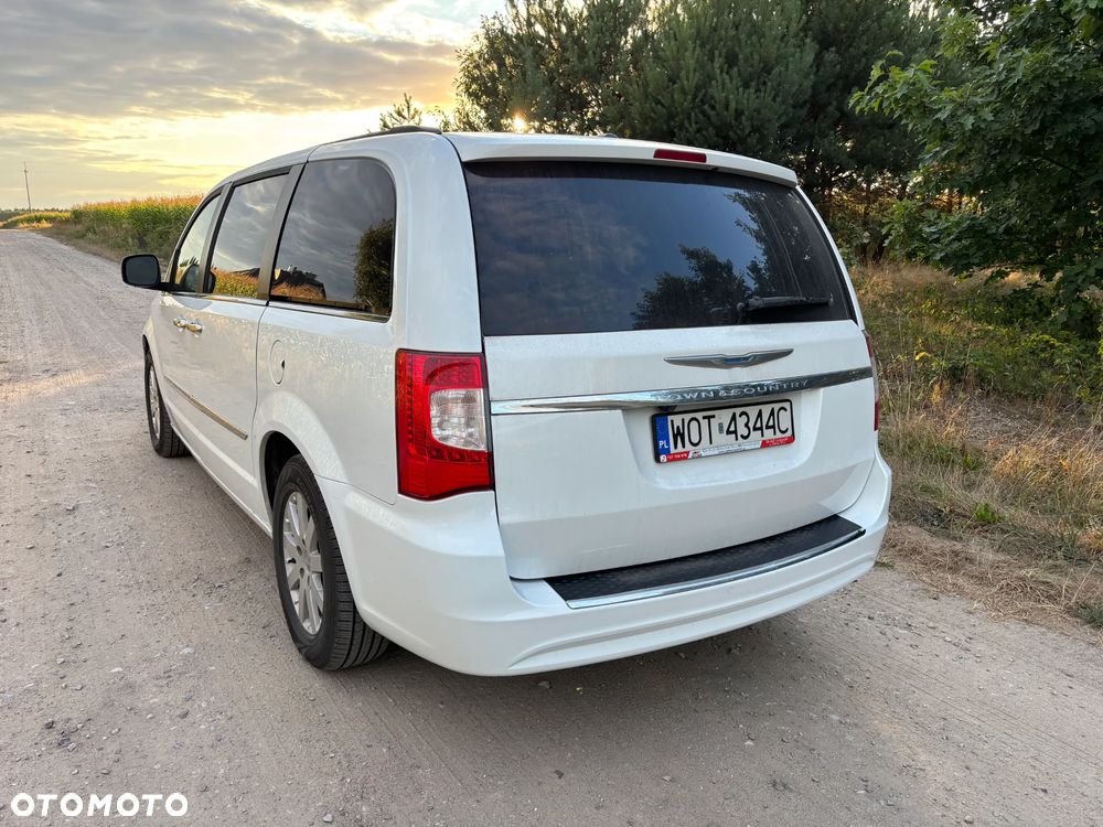 Chrysler Town & Country 3.6 Limited - 6