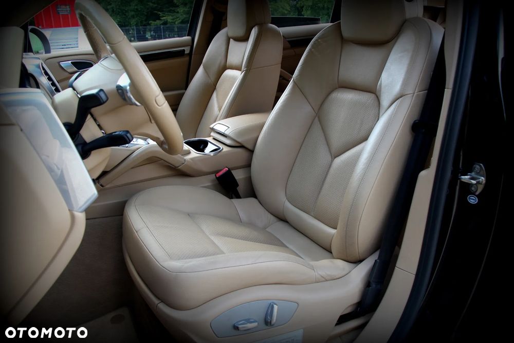Porsche Cayenne - 14