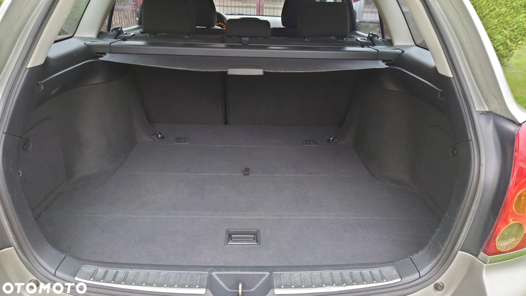 Toyota Avensis 1.8 VVT-i Combi Executive - 21