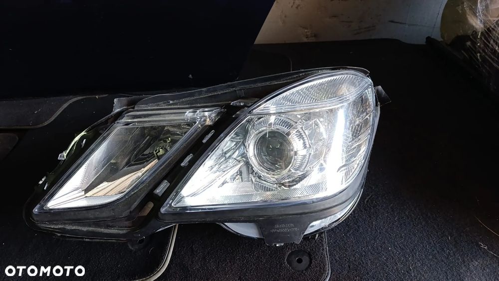MERCEDES E-klasa W212 A212 LAMPA LEWA PRZÓD Bi-XENON SKRĘTNY EUR
