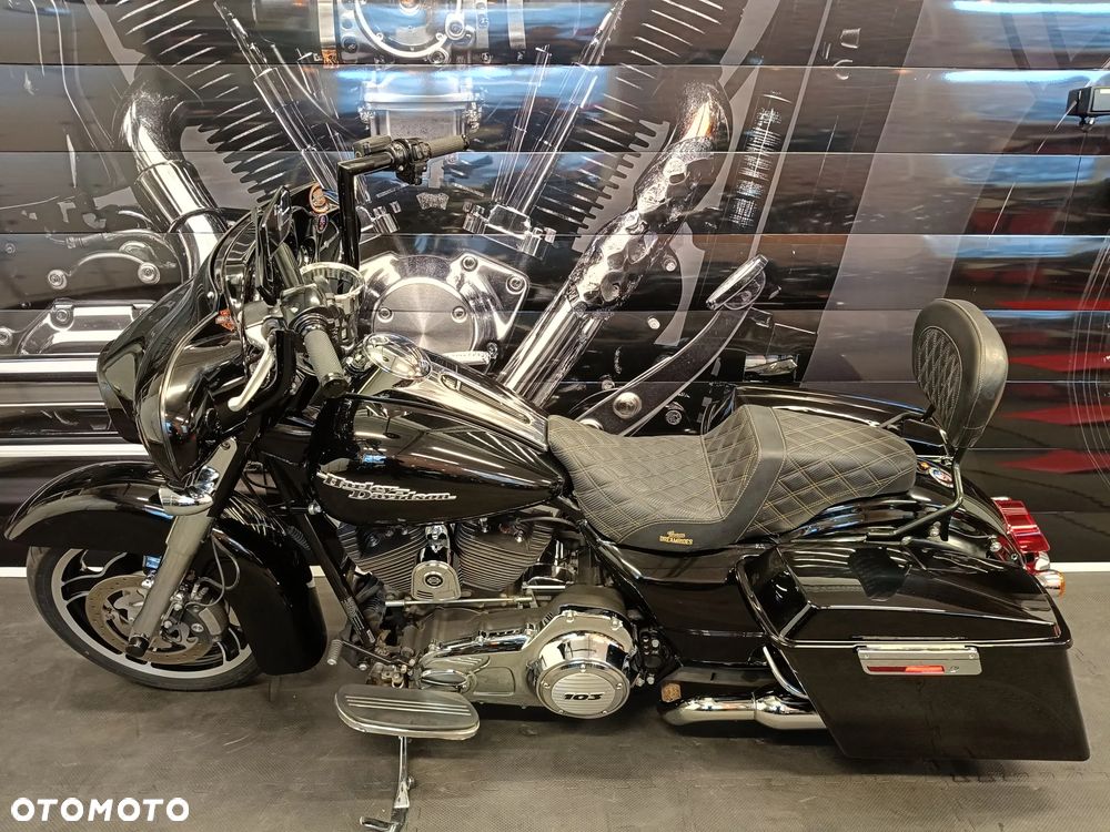 Harley-Davidson Touring Street Glide - 12