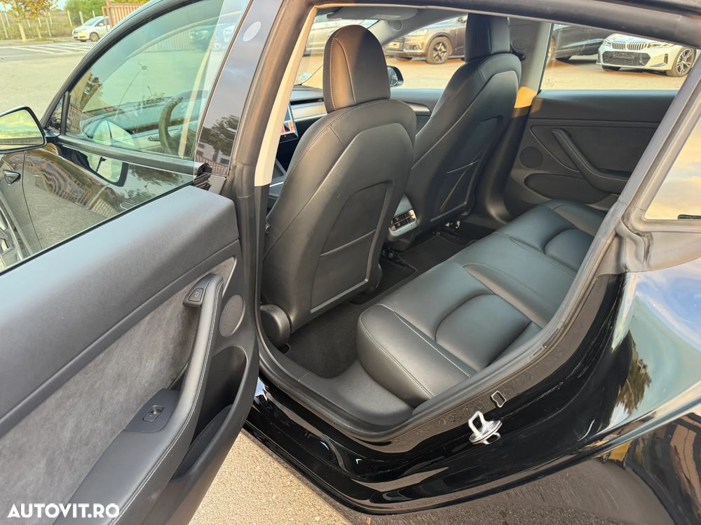 Tesla Model 3 Long Range - 12