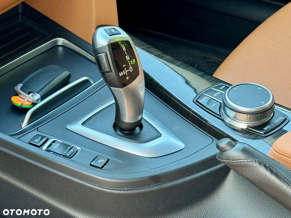 BMW Seria 3 320i GPF Luxury Line sport - 15