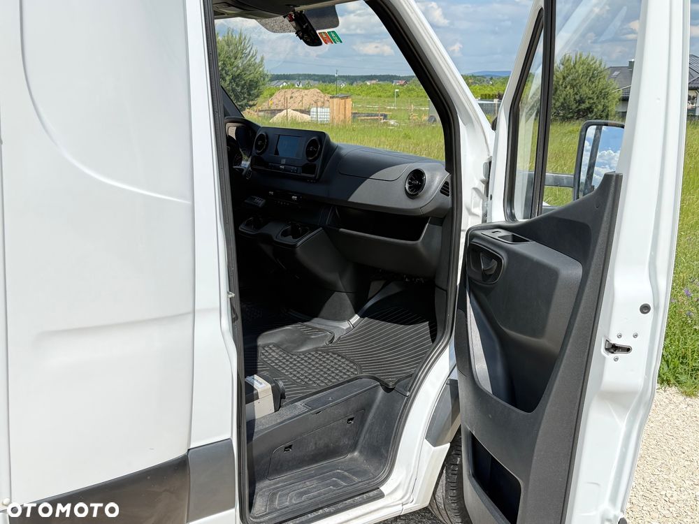 Mercedes-Benz Sprinter - 12
