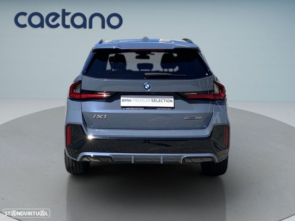 BMW iX1 eDrive20 Pack Desportivo M - 21
