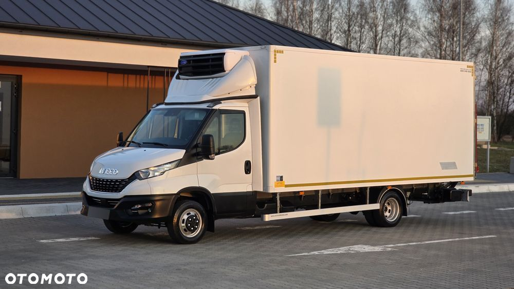 Iveco IVECO DAILY 3.0 180KM 50C18 ❗❗ ZABUDOWA IZOTERMA 12 EP / CARRIER XARIOS 500 / MROŹNIA -25 +25 GRZANIE / ZASILANIE ZEWNETRZNE /  NOWE OPONY / WINDA DHOLLANDIA 1000KG / NAVI + KAMERA COFANIA / RADAR / CHŁODNIA / SERWIS ASO / 50c15 50c18 35c18 72c18❗❗ JAK NOWY❗❗ - 2
