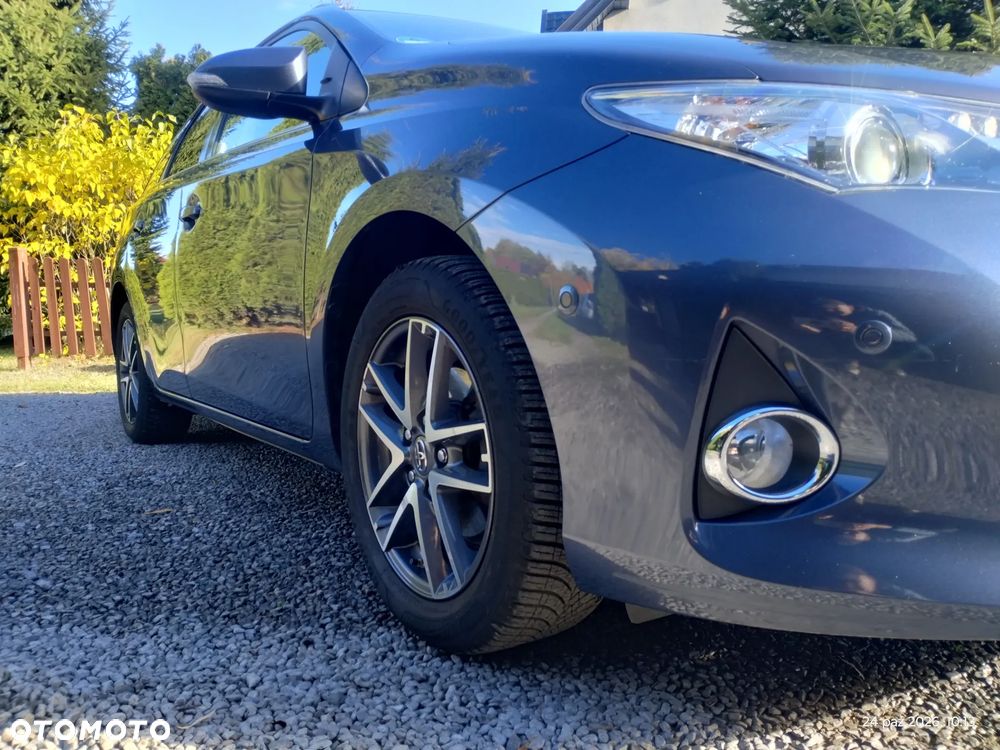 Toyota Auris 2014 photo 2